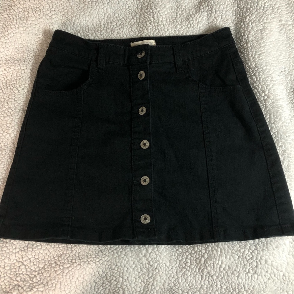 Tilly's Sky & Sparrow Black Button Up Skirt